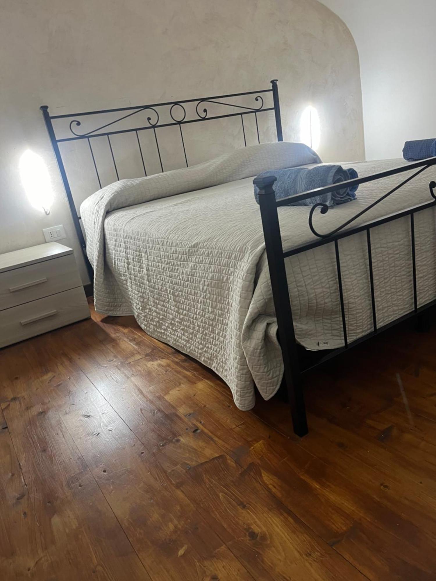 Bouganville Napoli Bagian luar foto