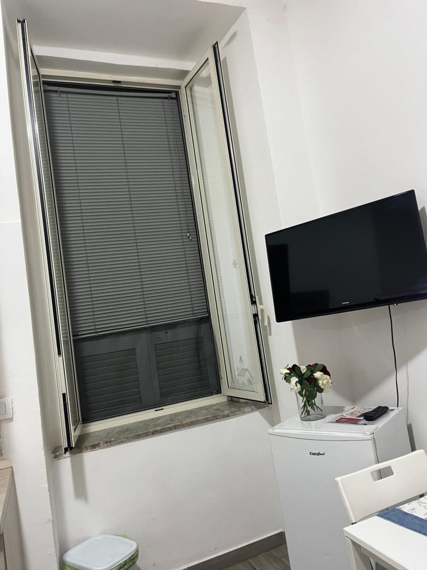 Bouganville Napoli Bagian luar foto