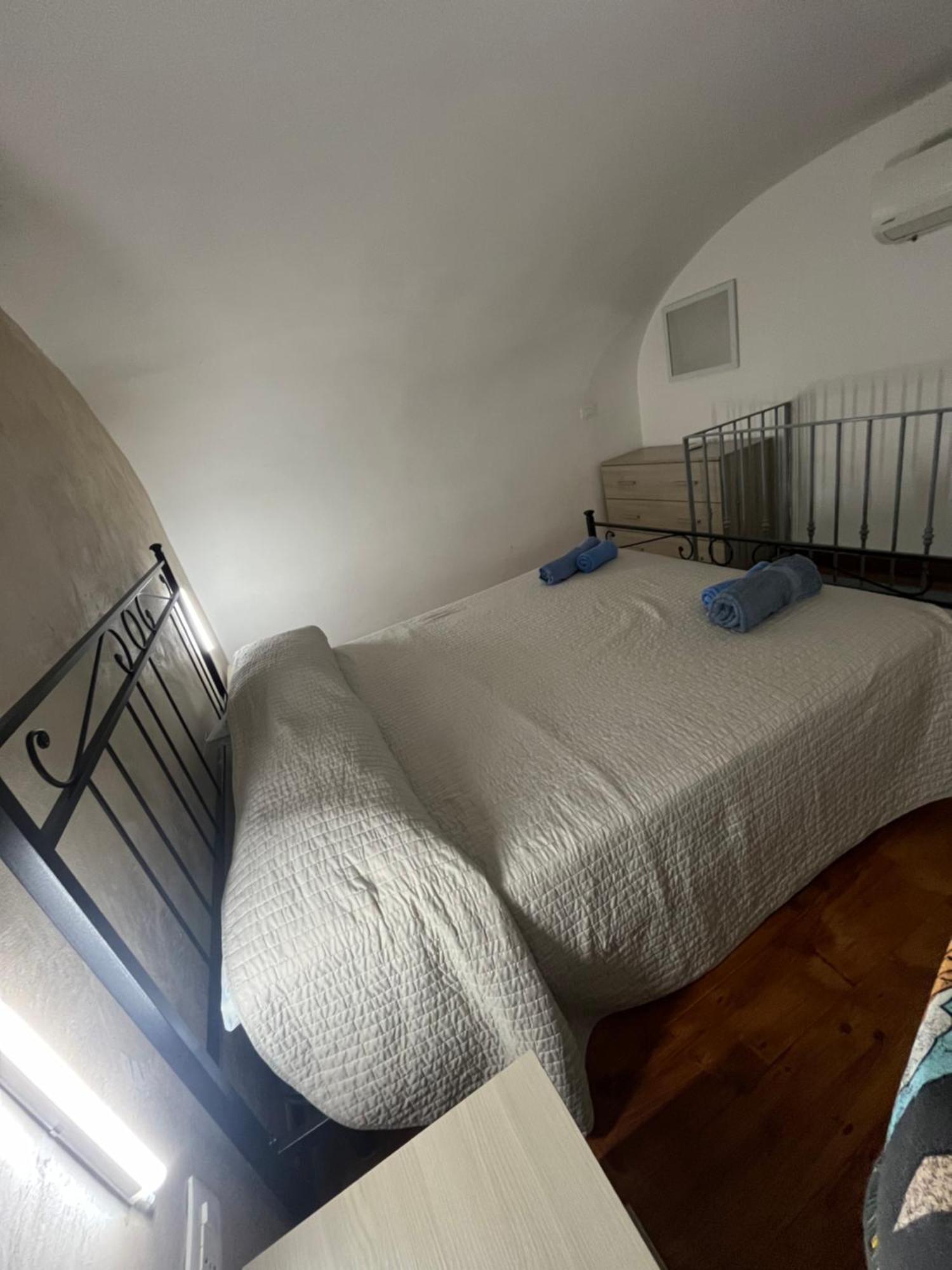 Bouganville Napoli Bagian luar foto